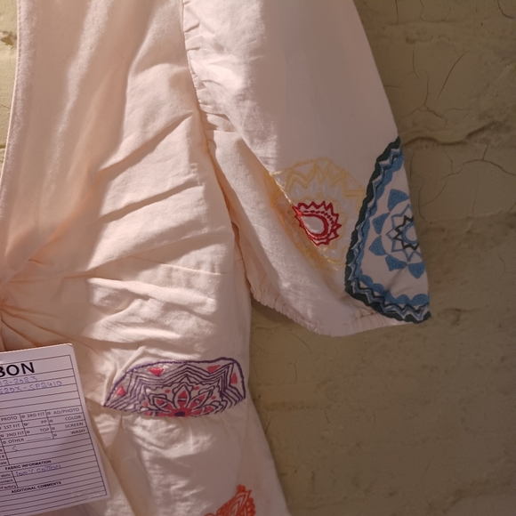 NEW ! ciebon Embroidered Cream Women's Top - Picture 5 of 6